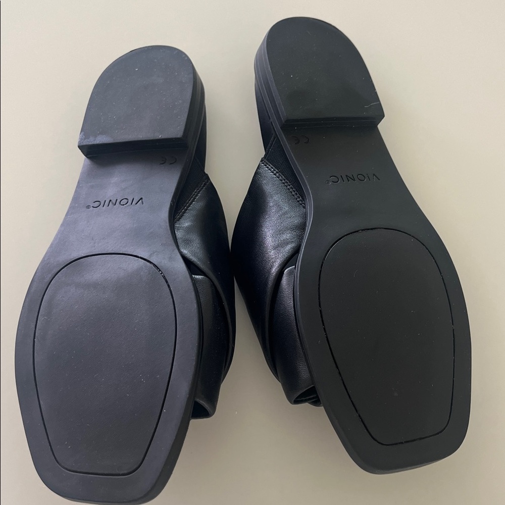 Vionic Black Women's Miramar Sandals - Picture 2 of 2